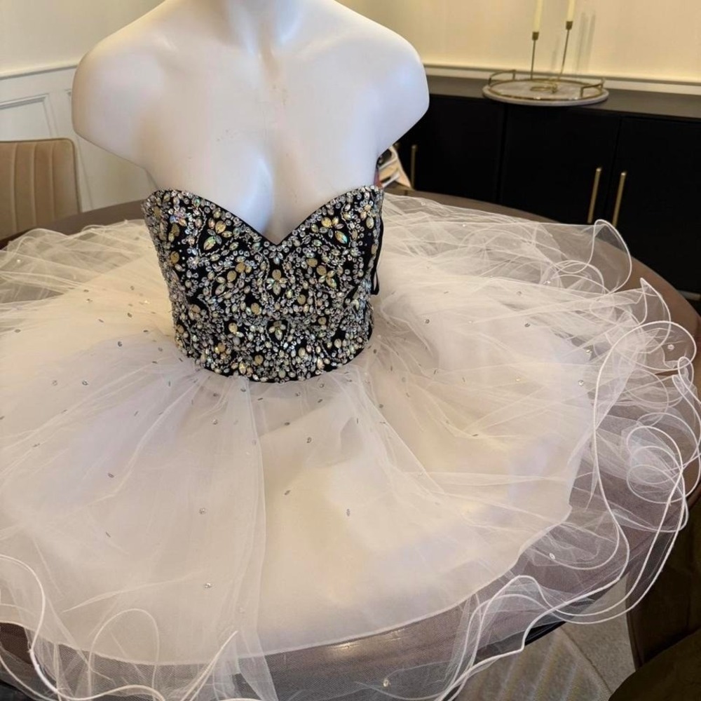Mori Lee black and white beaded prom dress Size 10 #prom #eveningwear